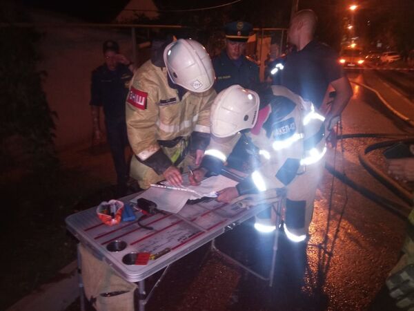 На улице Тарабукина развернут оперативный штаб.