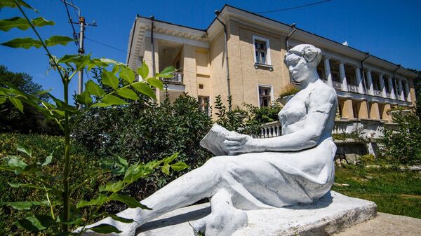 Классика советской парковой скульптуры в санатории Старый Крым