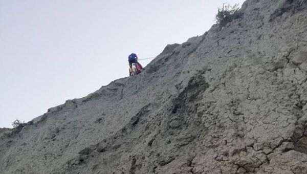 В Феодосии спасли застрявшего на опасном склоне туриста