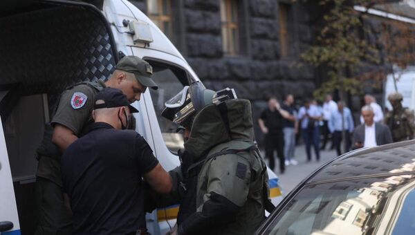 В Киеве неизвестный угрожал взорвать гранату в здании Кабинета министров
