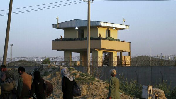 Башня возле контрольно-пропускного пункта в международном аэропорту им. Хамида Карзая в Кабуле, Афганистан. Архивное фото