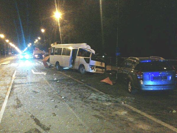 Под Анапой произошло ДТП с участием автобуса и автокрана Под Анапой произошло ДТП с участием автобуса и автокрана