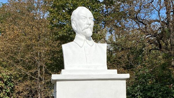 Памятник Феликсу Дзержинскому в Симферополе