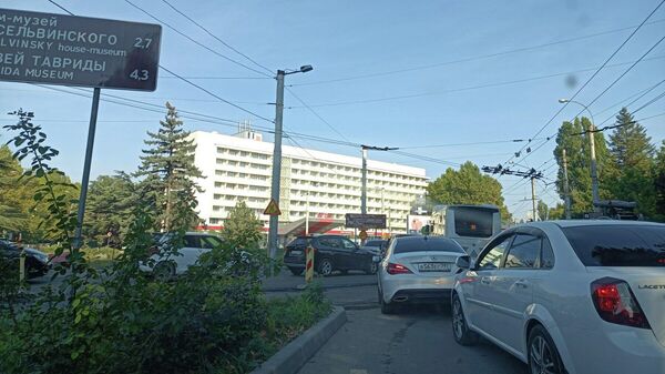 Пробки в районе гостиницы Москва в Симферополе