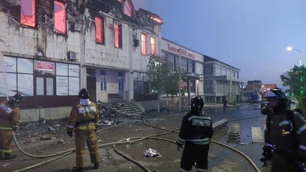 Пожар в здании гостиницы в дагестанском городе Хасавюрт