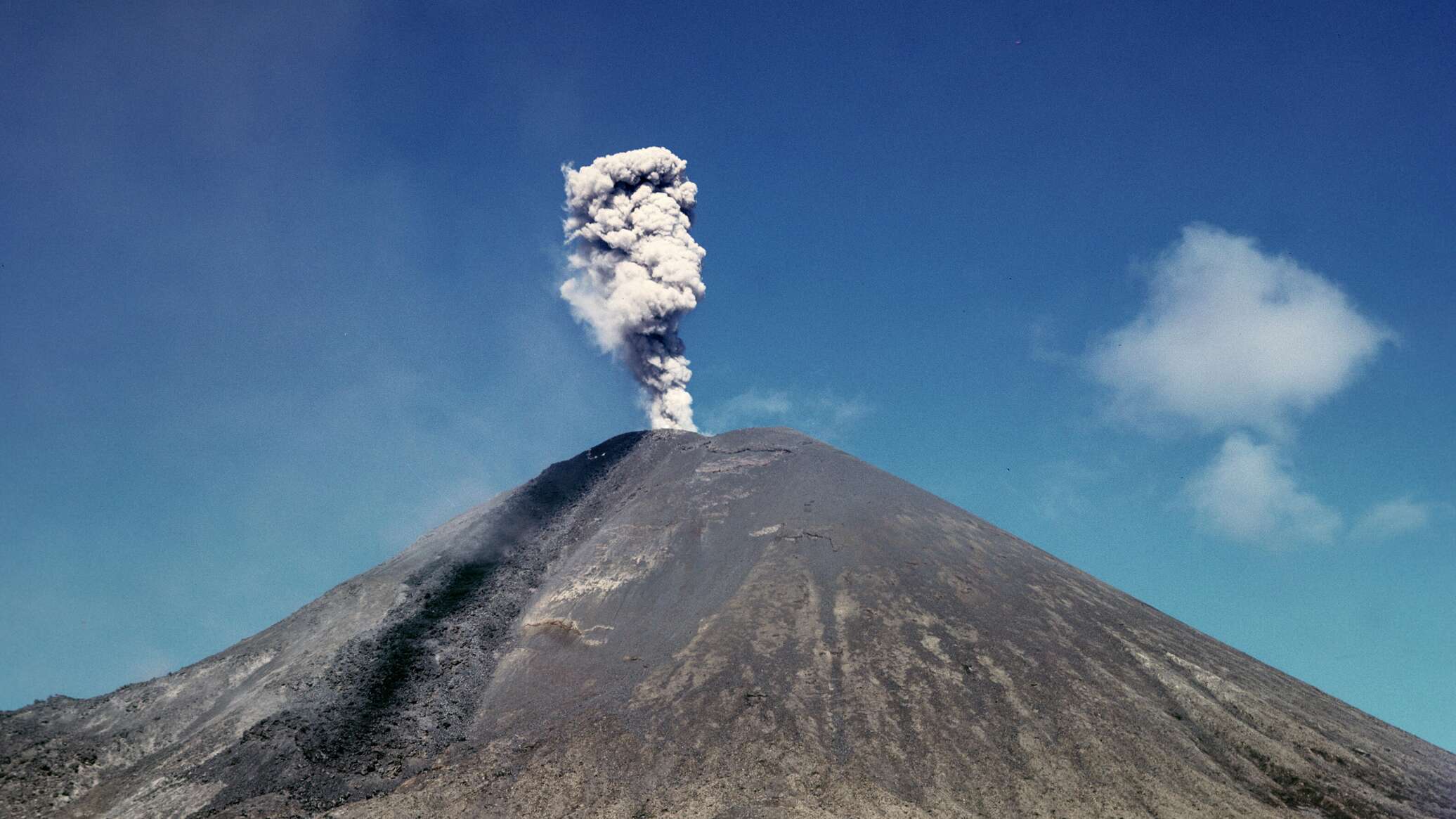 Подножию вулкана Карымский