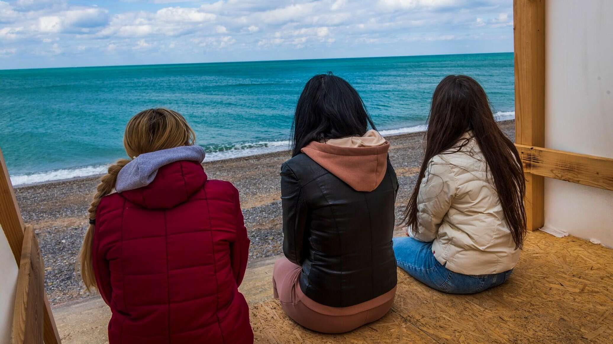 Жить в крыму постоянно. Фото девушек на пляжах Крыма 2022. Осенняя хандра фото. Крымские операторы.