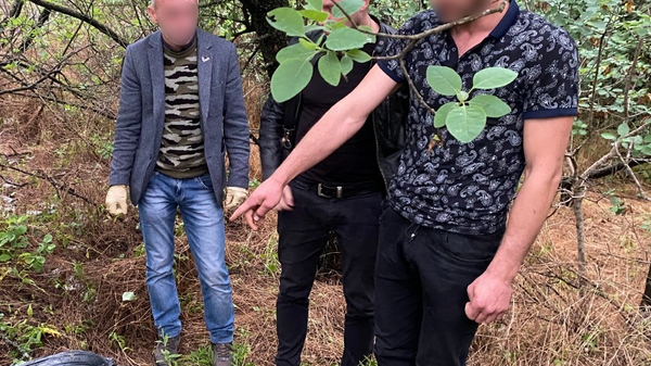 30-летний житель Симферополя, обвиняемый в убийстве знакомого, показывает место, где закопал останки