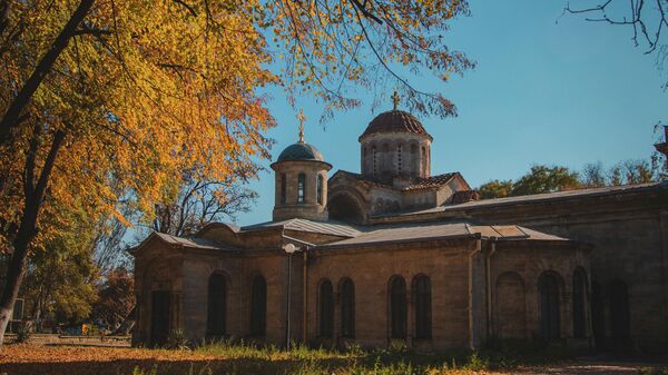 Керчь. Старейший православный храм в России - Иоанна Предтечи осенью
