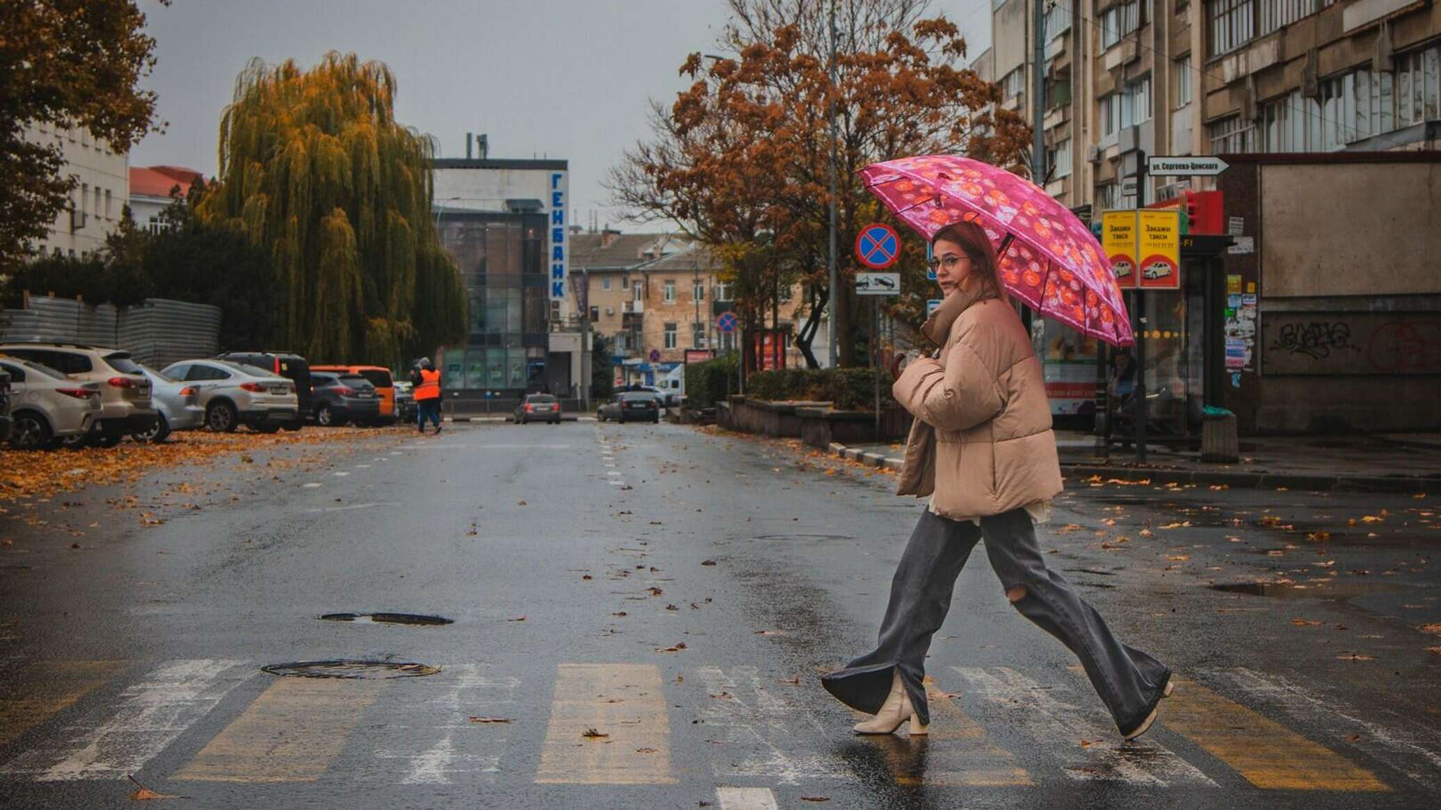 Крым 29 ноября. Дожди в Крыму и ветер. Сильный ливень в городе. Симферополь дождь. Сильный ветер в городе.