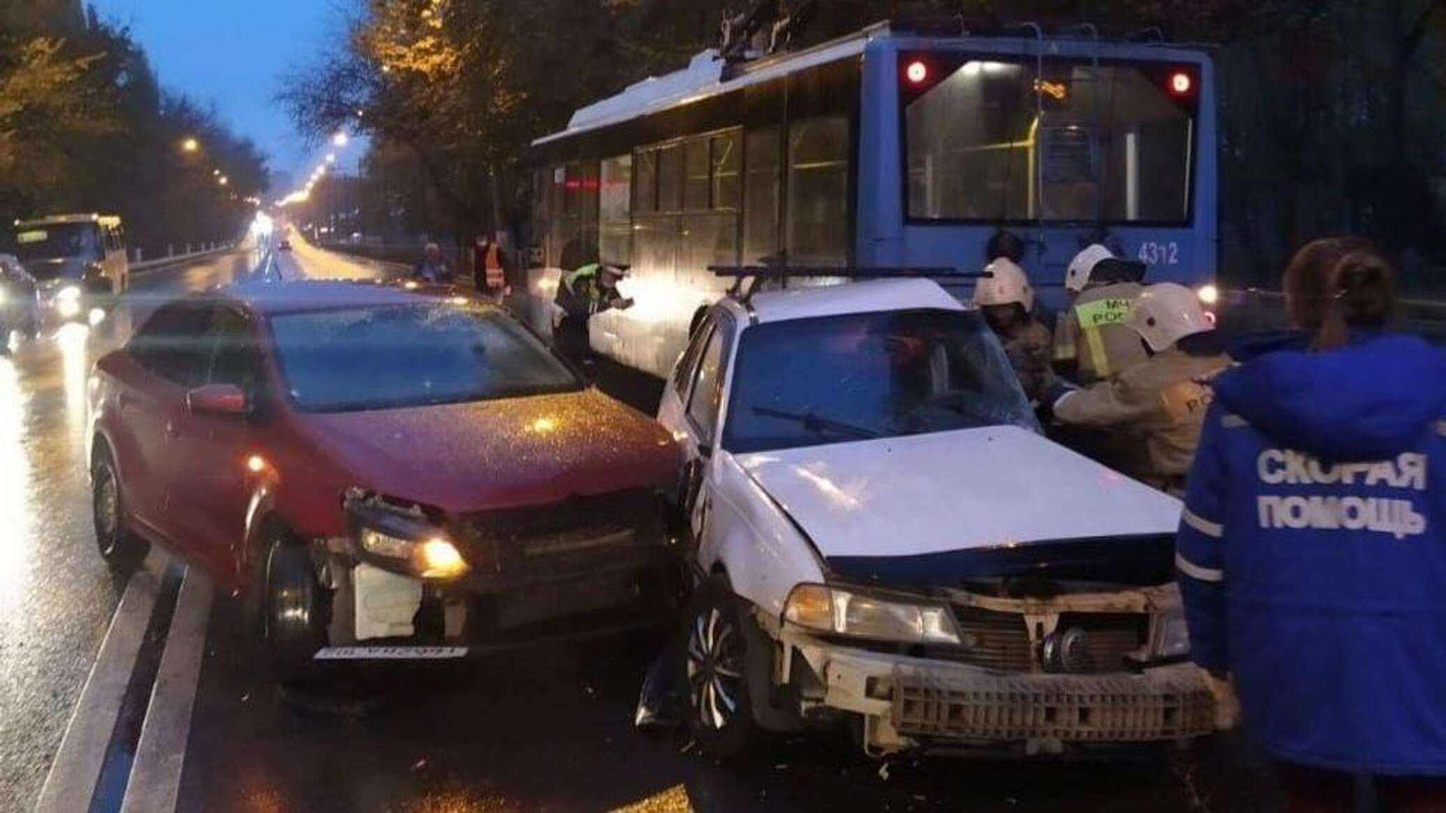 Что произошло сегодня в симферополе. ДТП В Симферополе свежие. Авария на Киевской Симферополь. Троллейбус аварии Севастополь-.