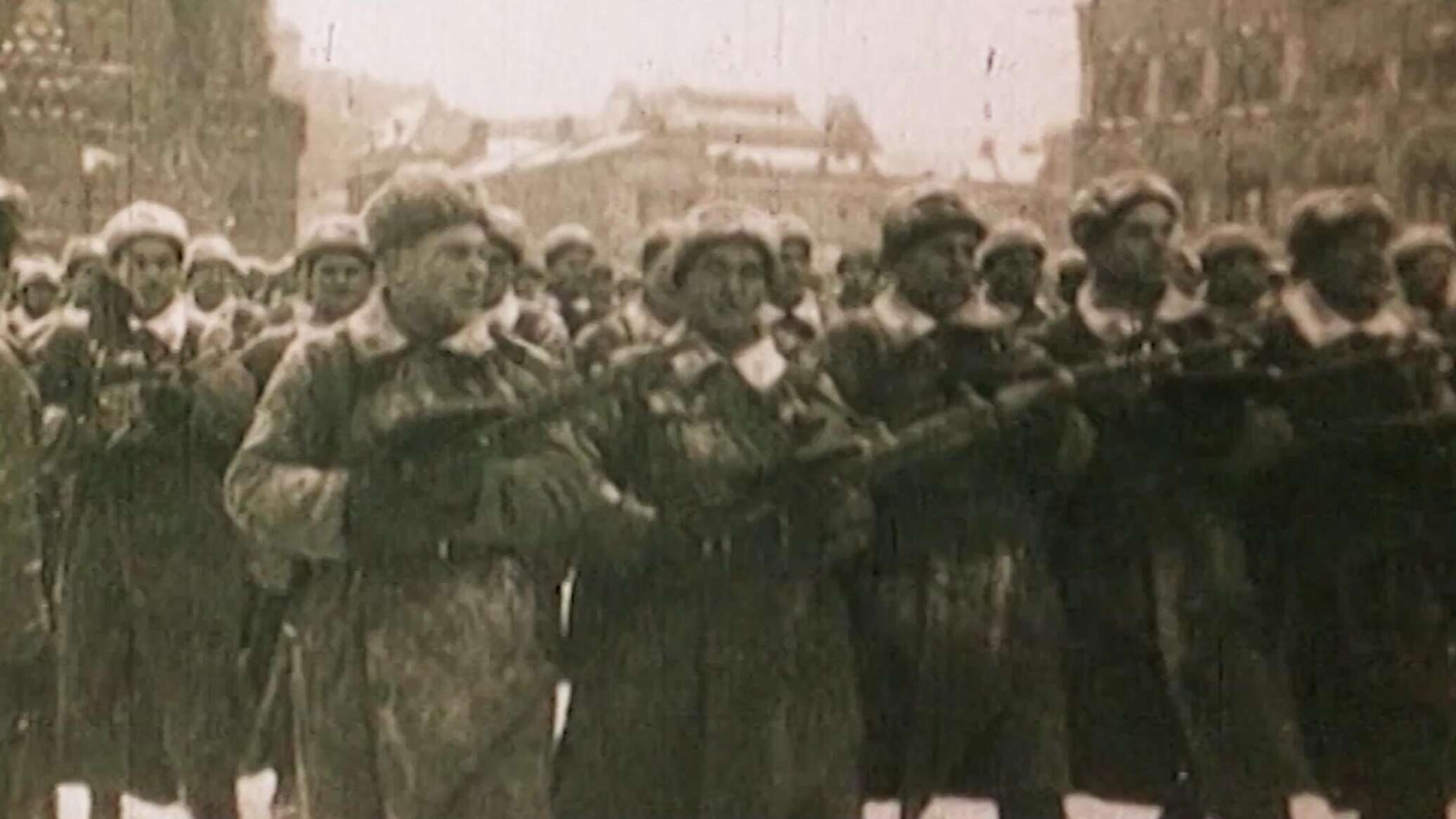 Где проходил военный парад 7 ноября. Парад 1941 года на красной площади. Битва за Москвой 7 ноября 1941 г.. Парад на красной площади 7 ноября 1941 года.