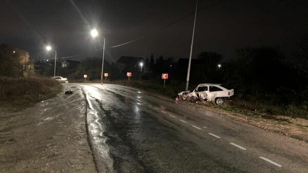 Два легковых автомобиля столкнулись в Севастополе, один из водителей погиб
