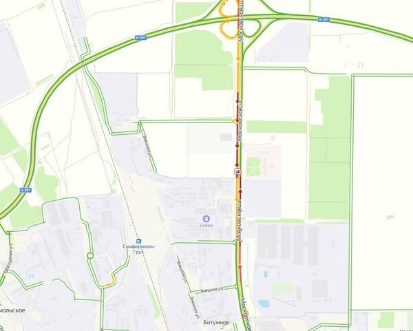 Пробка образовалась на Московском шоссе под Симферополем в результате тройного ДТП. Пробка образовалась на Московском шоссе под Симферополем в результате тройного ДТП.