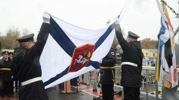 Кормовой Георгиевский флаг подняли на большом десантном корабле Азов Черноморского флота
