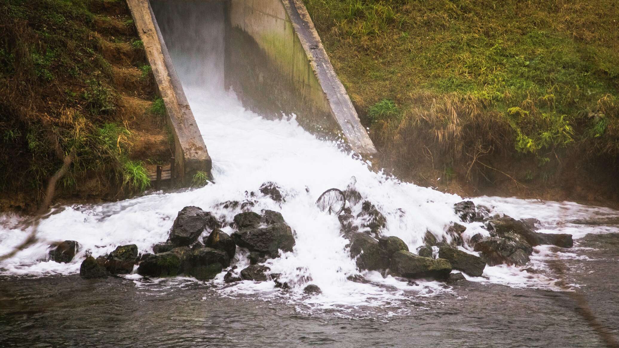 Придет вода. Северо Крымский канал. Канал с водой. Прорыв водяной блокады Крым. СЕВЕРОКРЫМСКИЙ канал подъем воды.