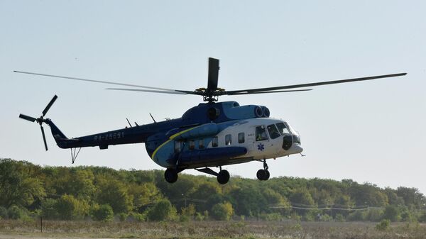 Специализированный вертолет Ми-8 с пациентом на борту совершает вылет из аэропорта Заводское 