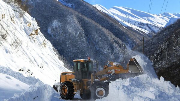 Сход снежных лавин на Транскавказской магистрали