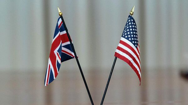 Флаги США и Великобритании во время встречи министра обороны США Ллойда Остина и министра обороны Великобритании Бена Уоллеса в Пентагоне