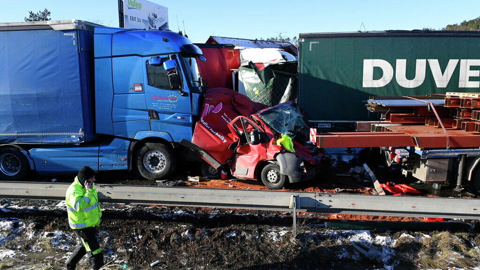 Шесть человек пострадали в результате аварии 36 автомобилей на трассе D5 в Чехии. 20 января 2022 г. - РИА Новости, 1920, 20.01.2022