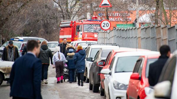 Эвакуация Симферопольской школы №3 после сообщения о минировании