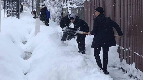 Расчистка улиц от снега в Краснодаре