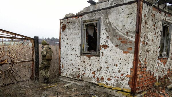 Украинский солдат на линии разграничения недалеко от Мариуполя, Донецкая область. 21 января 2022 года.