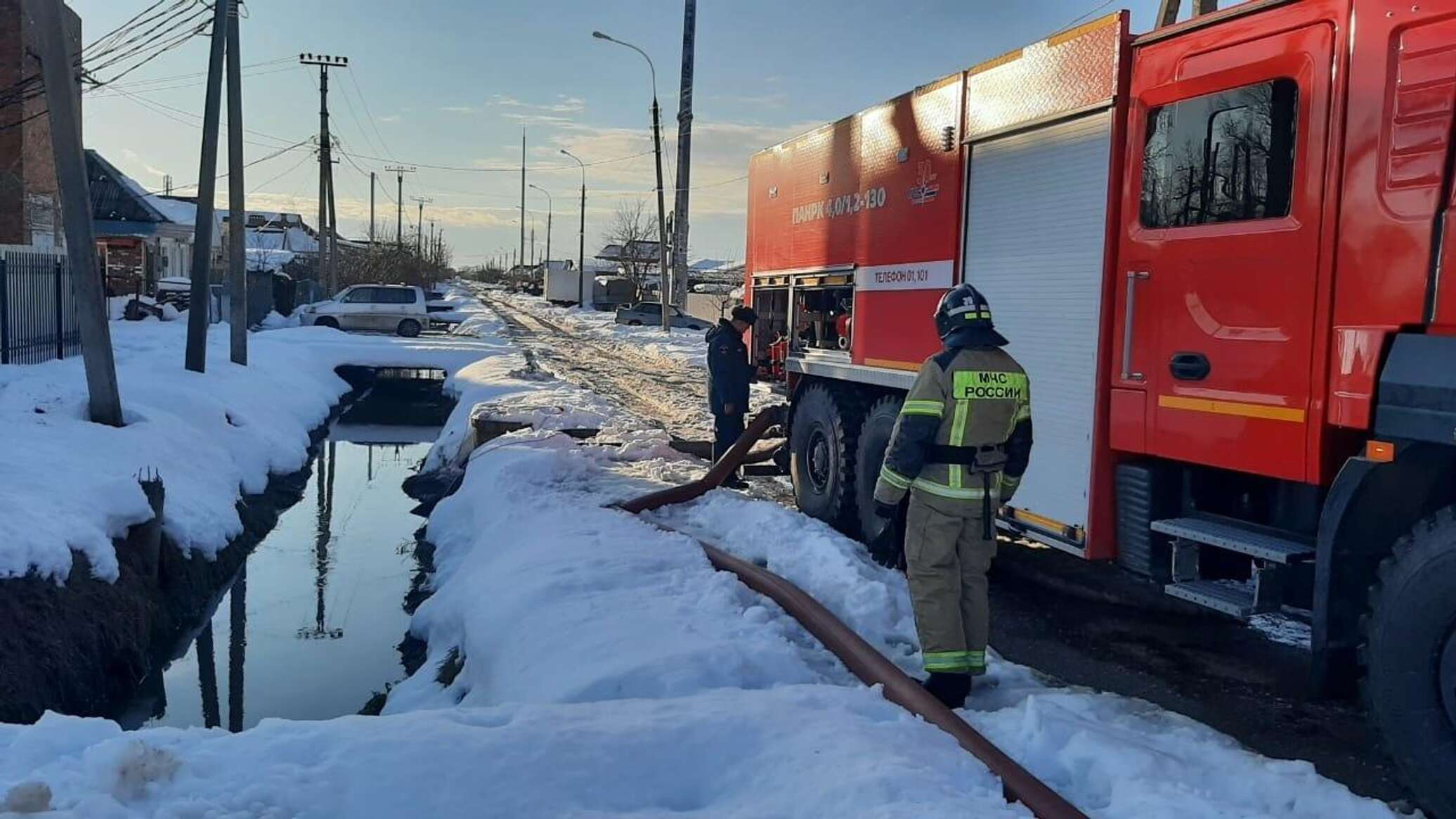 Край сегодня. Транспорт МЧС. МЧС потоп. Аварийная служба. Краснодарский край завалило снегом.