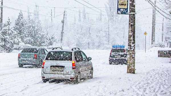 Снегопад на Ангарском перевале в Крыму