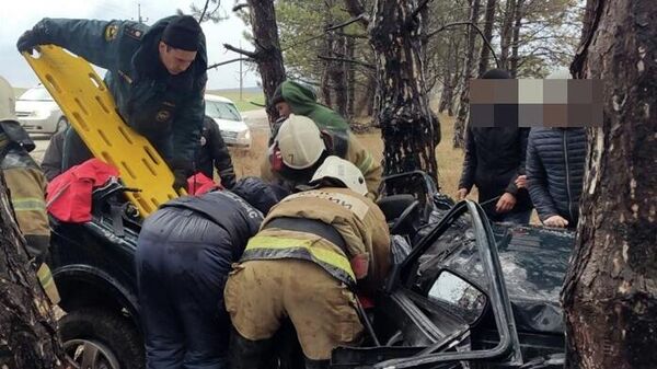 В ДТП под Бахчисараем пострадала женщина: спасатели разрезали авто