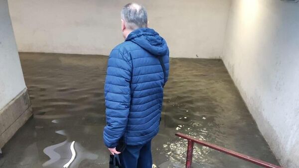 В Симферополе затопило подземный переход на площади Куйбышева