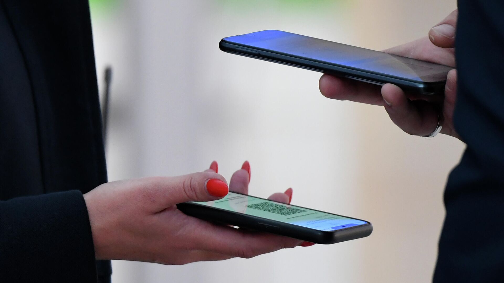 Проверка QR-кодов в общественных местах Казани - РИА Новости, 1920, 20.03.2022