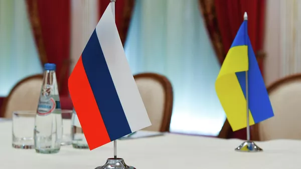Флаги России и Украины