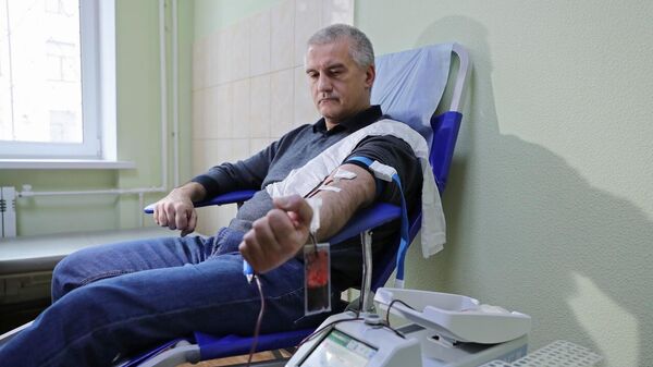 Глава Крыма Сергей Аксенов сдал кровь для раненых на Украине российских солдат 