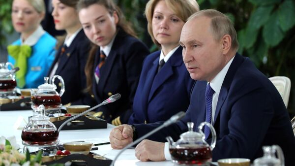 Президент РФ В. Путин посетил авиационный учебный центр ПАО Аэрофлот