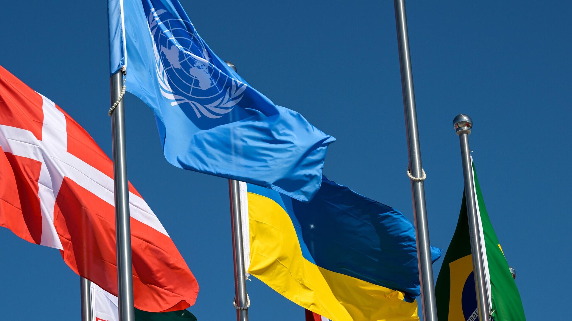 Флаги Украины и ООН - РИА Новости, 1920, 25.08.2022