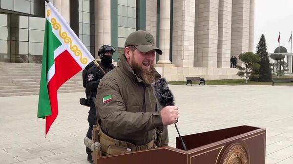 Глава Чеченской Республики Рамзан Кадыров во время напутственного слова военнослужащим РФ в Грозном