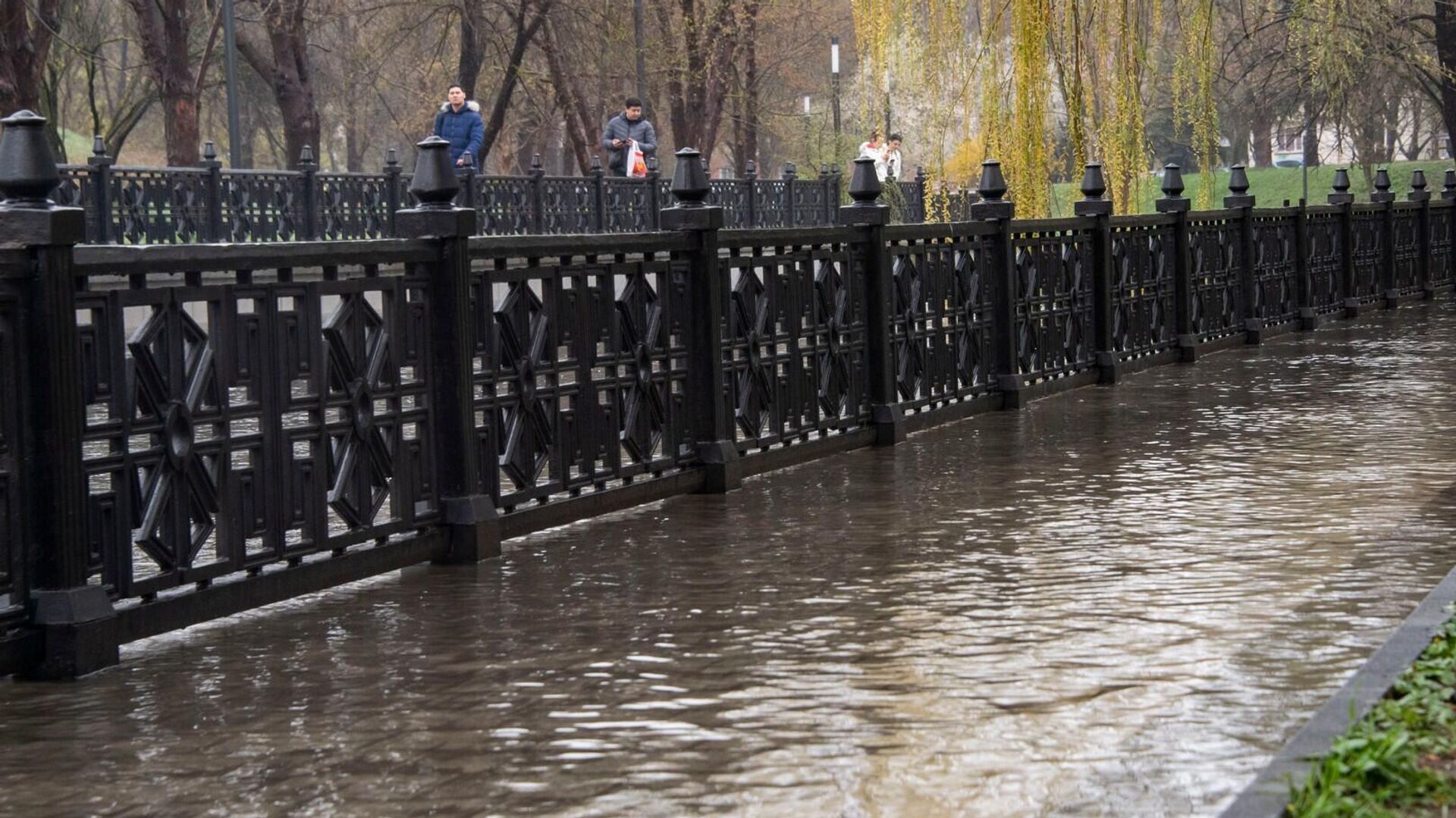 Разлив воды на реке Салгир в Симферополе - РИА Новости, 1920, 14.04.2022