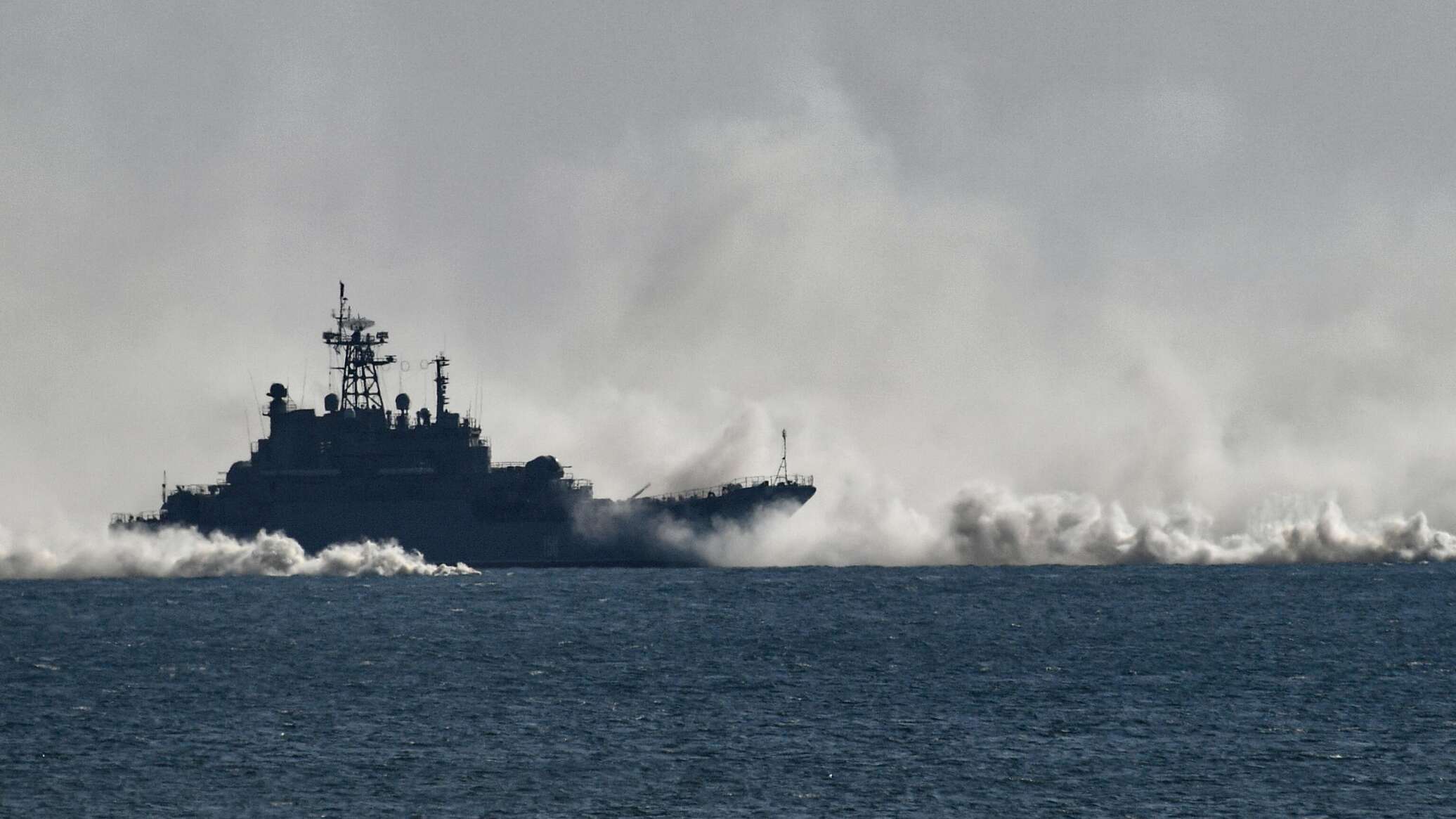 Подбитый корабль в черном море российский сегодня