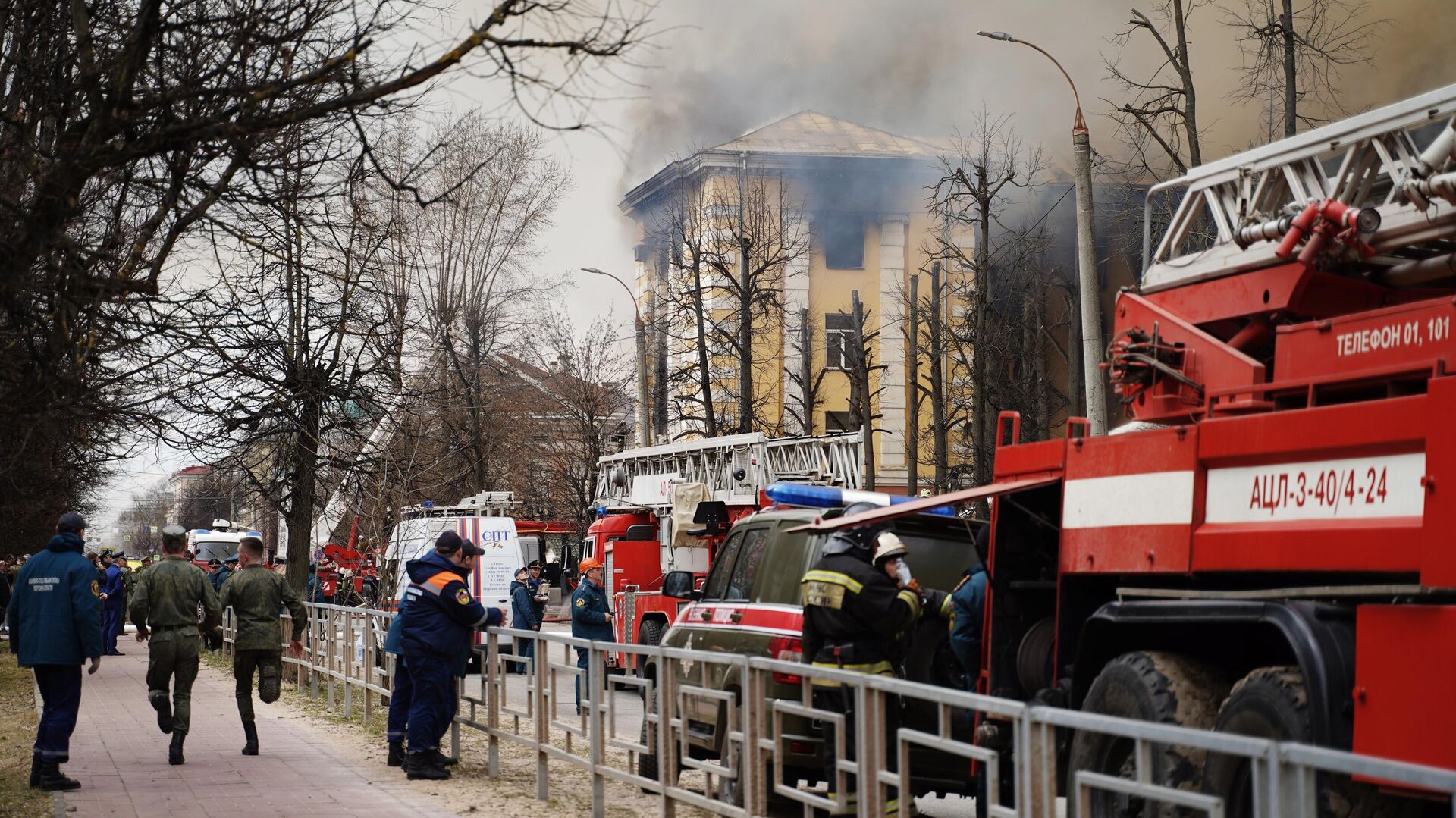 Спасатели потушили пожар в оборонном НИИ в Твери - РИА Новости Крым,  22.04.2022