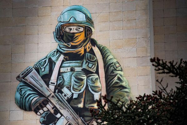 Граффити российского солдата на стене в Симферополе