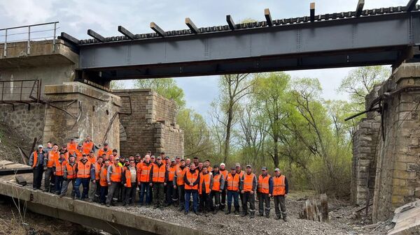 Железнодорожники восстановили движение через мост на участке Суджа - Сосновый Бор в Курской области, взорванный неизвестными 1 мая
