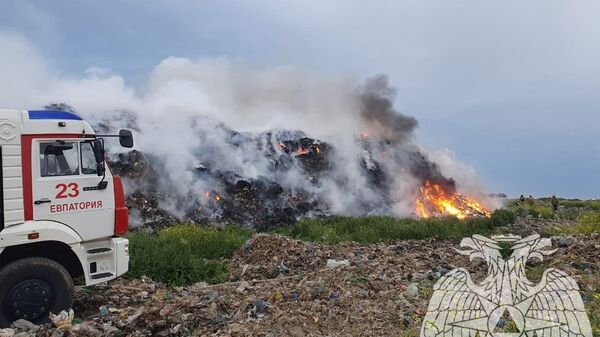 Пожар на мусорном полигоне в Евпатории
