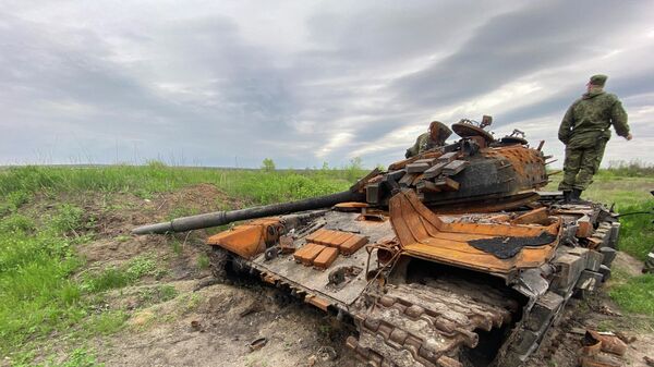 Разбитый танк Вооруженных сил Украины