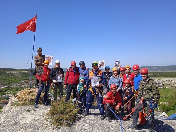 Знамя Победы на вершине Сувлу-Кая