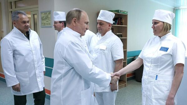 Владимир Путин посетил в госпитале раненных участников спецоперации на Украине
