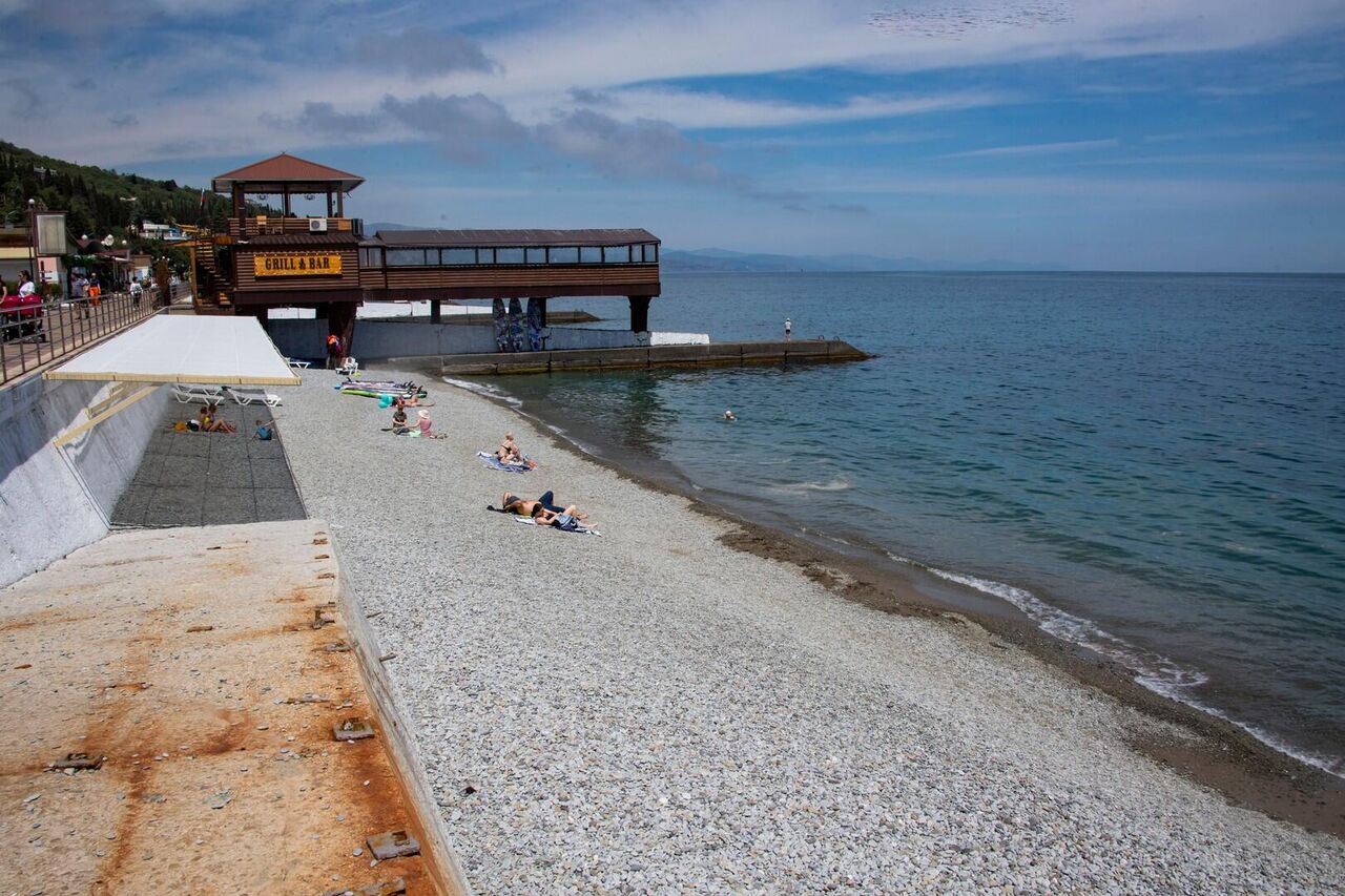 Море в Алуште: что происходит с набережной и пляжами - РИА Новости Крым,  31.05.2022