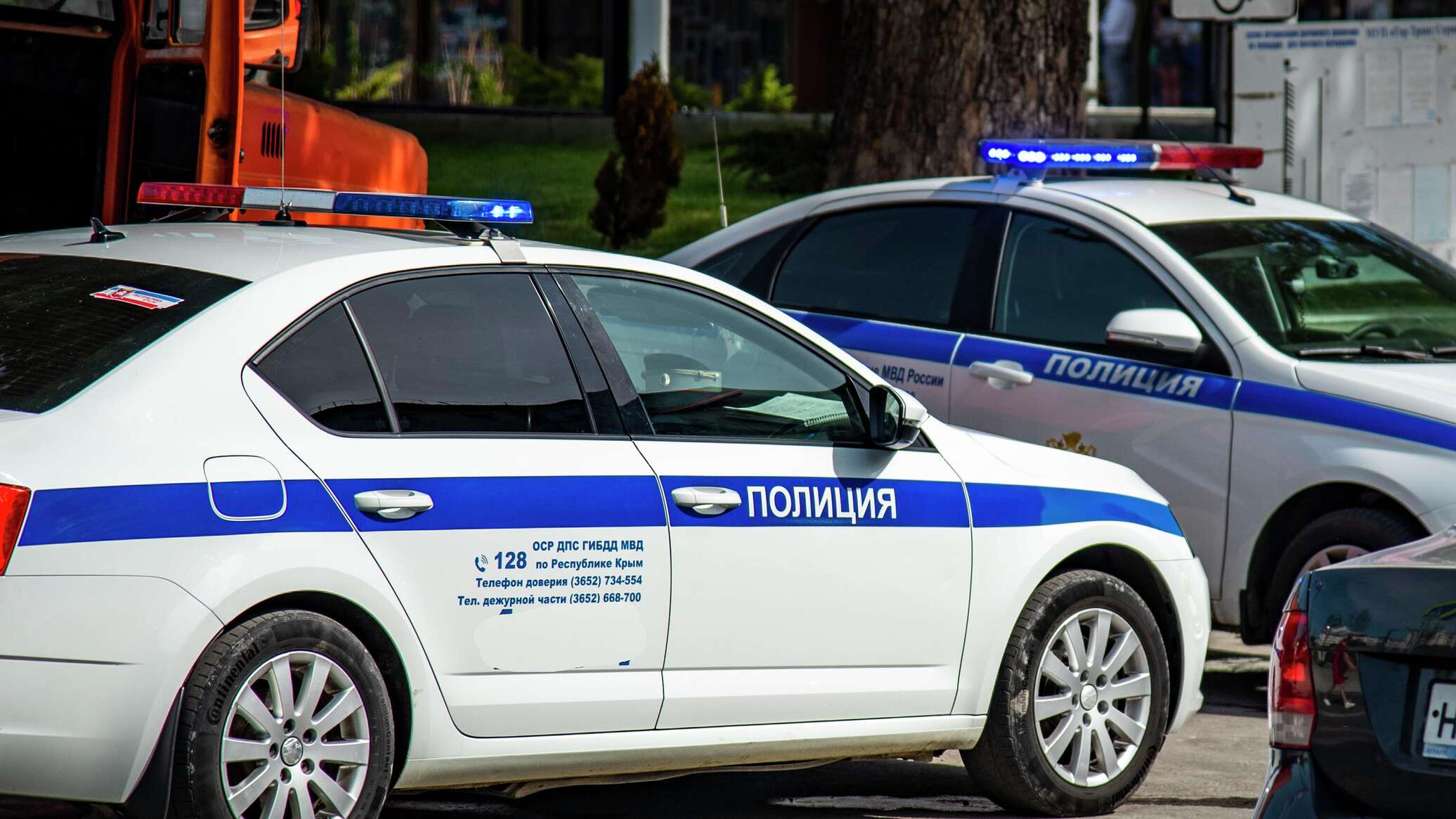 Несколько машин полиции