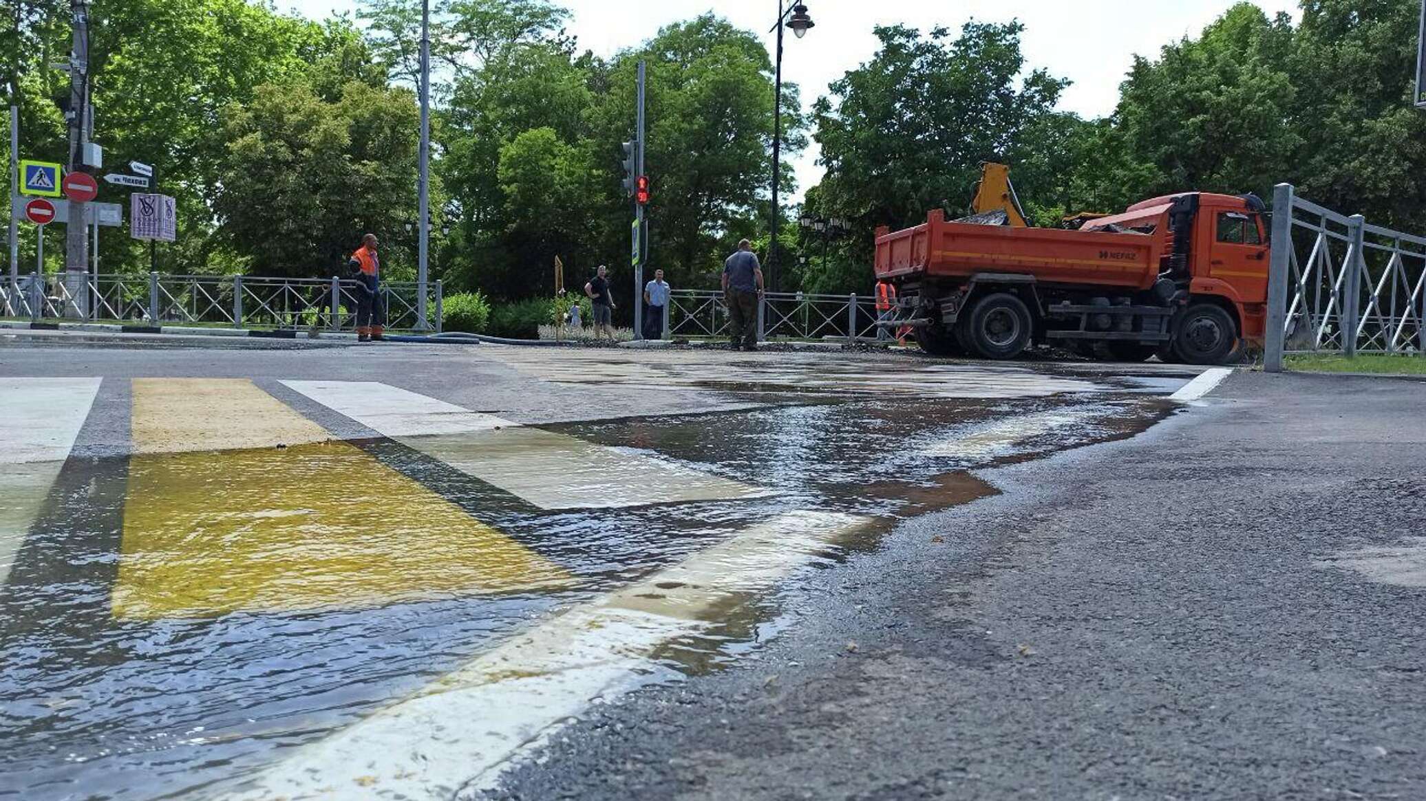 Симферополь 14 дней. Реконструкция в Крыму. Авария водоснабжения. Битый асфальт. Авария на водопроводе.