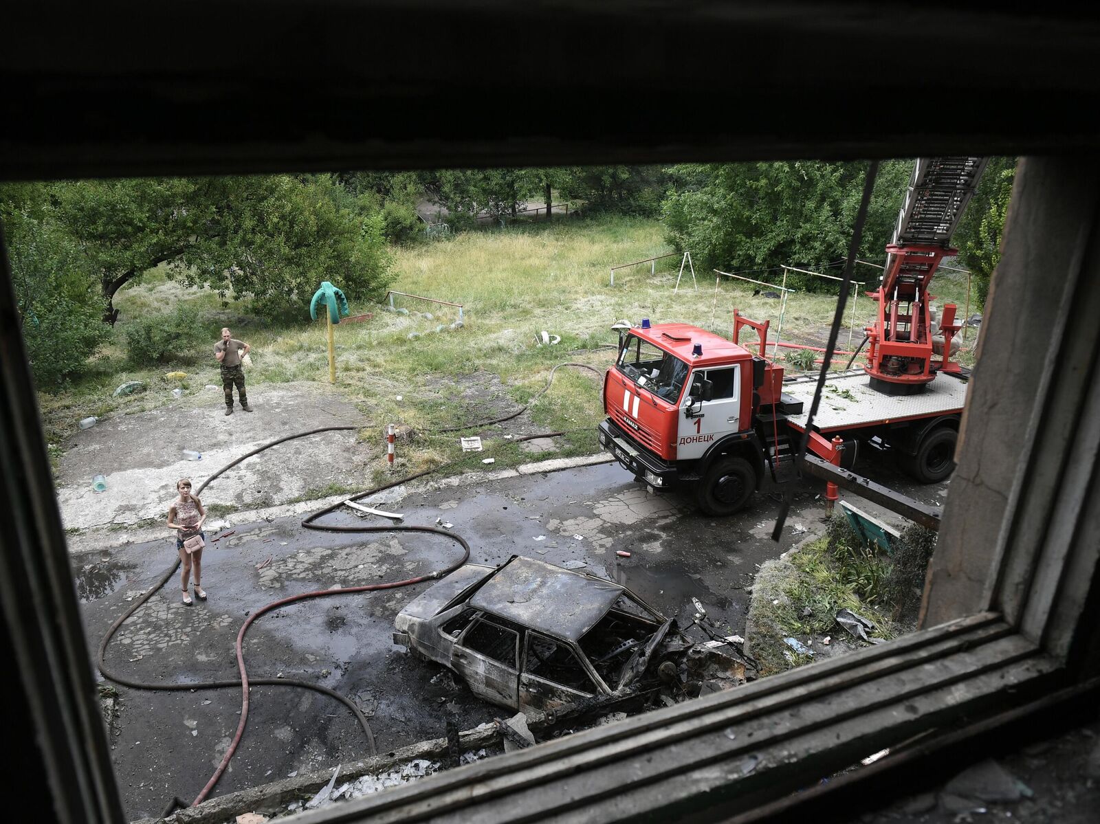 разрушенный дом. разрушенное здание. кировский район донецка днр30. донецк сейчас стреляют. украина после обстрела 2022.